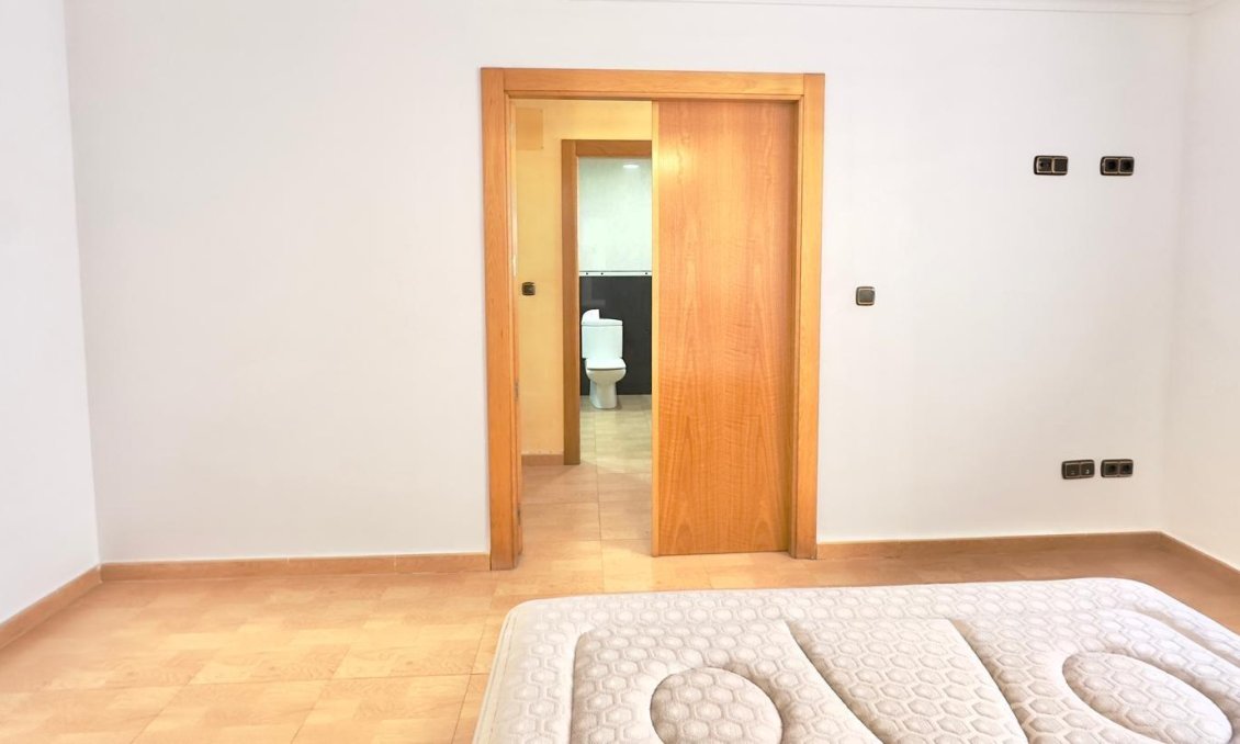 Revânzare - Apartament -
Torrevieja - Centro
