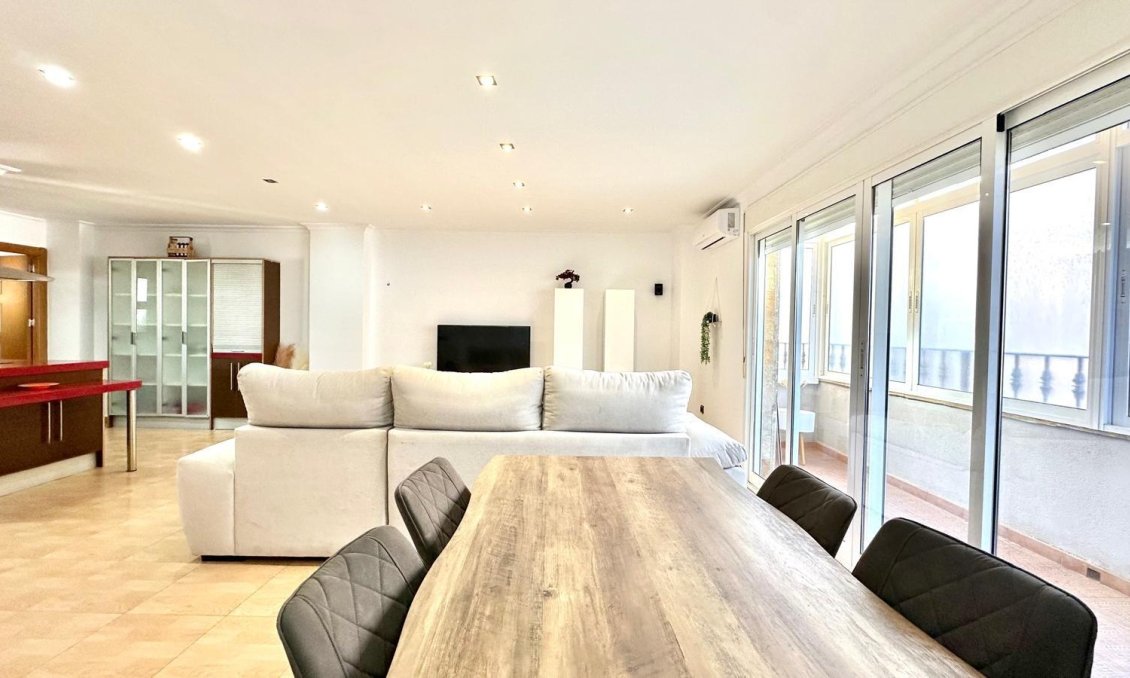 Revânzare - Apartament -
Torrevieja - Centro