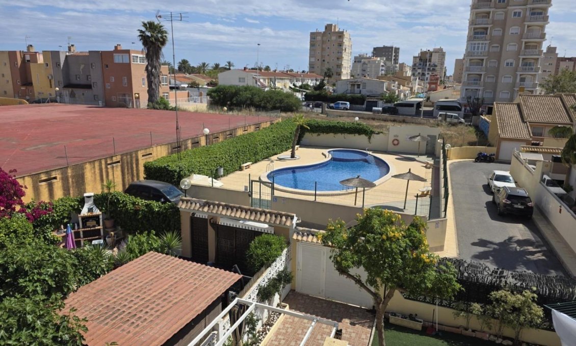 Revânzare - Town House -
Torrevieja - Calas Blanca