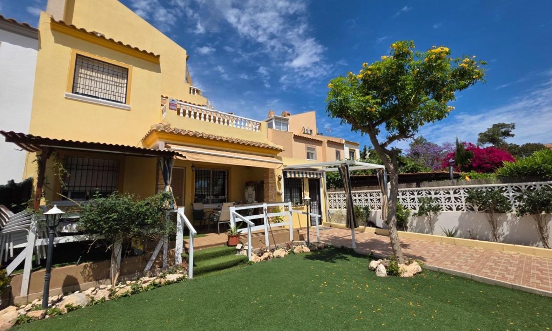 Revânzare - Town House -
Torrevieja - Calas Blanca