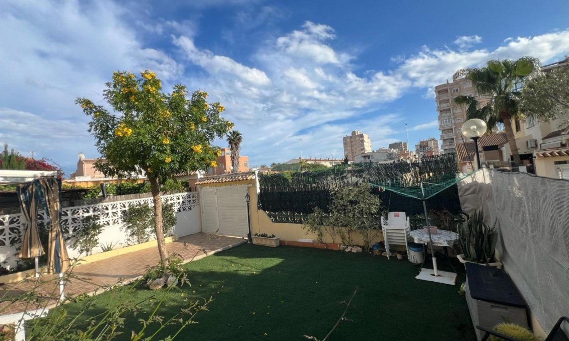 Revânzare - Town House -
Torrevieja - Calas Blanca