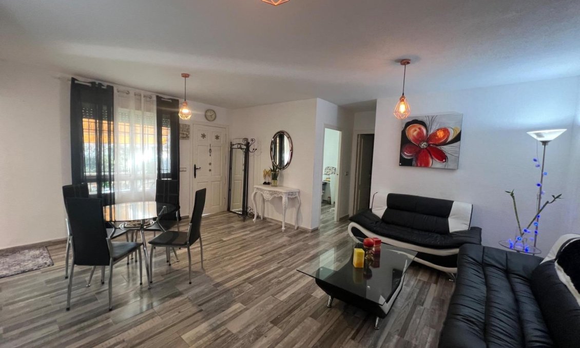 Revânzare - Town House -
Torrevieja - Calas Blanca