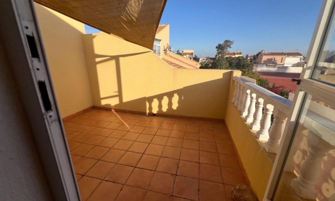Revânzare - Town House -
Torrevieja - Calas Blanca