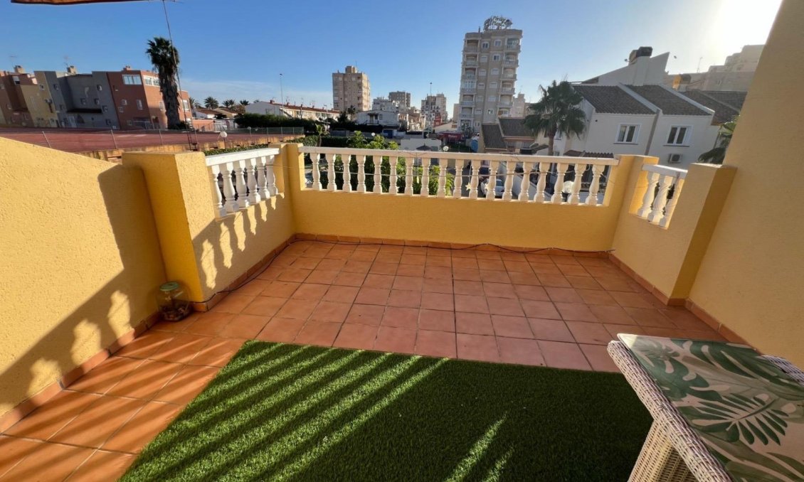 Revânzare - Town House -
Torrevieja - Calas Blanca