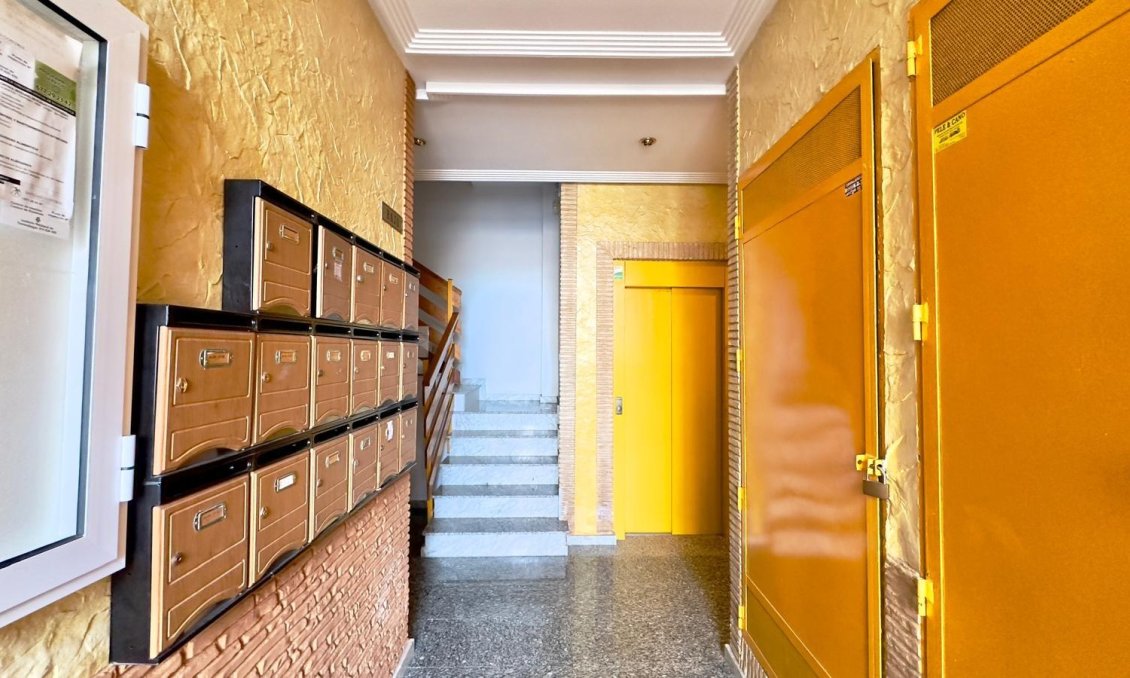 Revânzare - Apartament -
Torrevieja - Centro