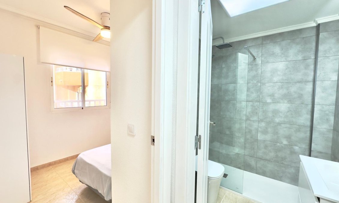 Revânzare - Apartament -
Torrevieja - Centro