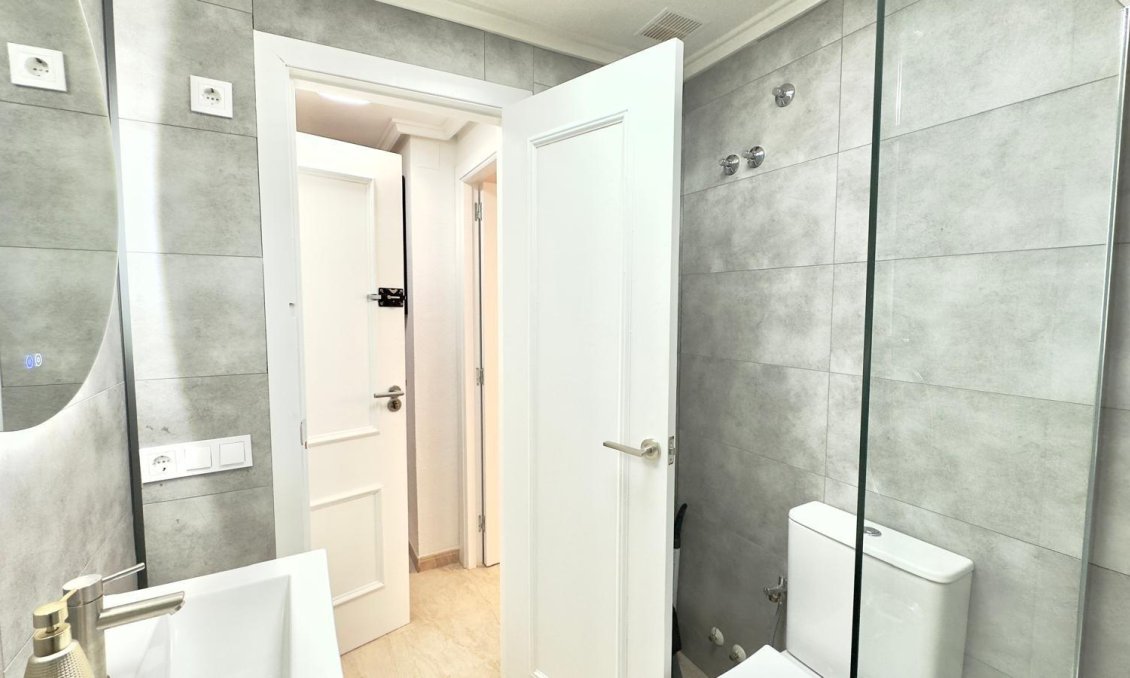 Revânzare - Apartament -
Torrevieja - Centro