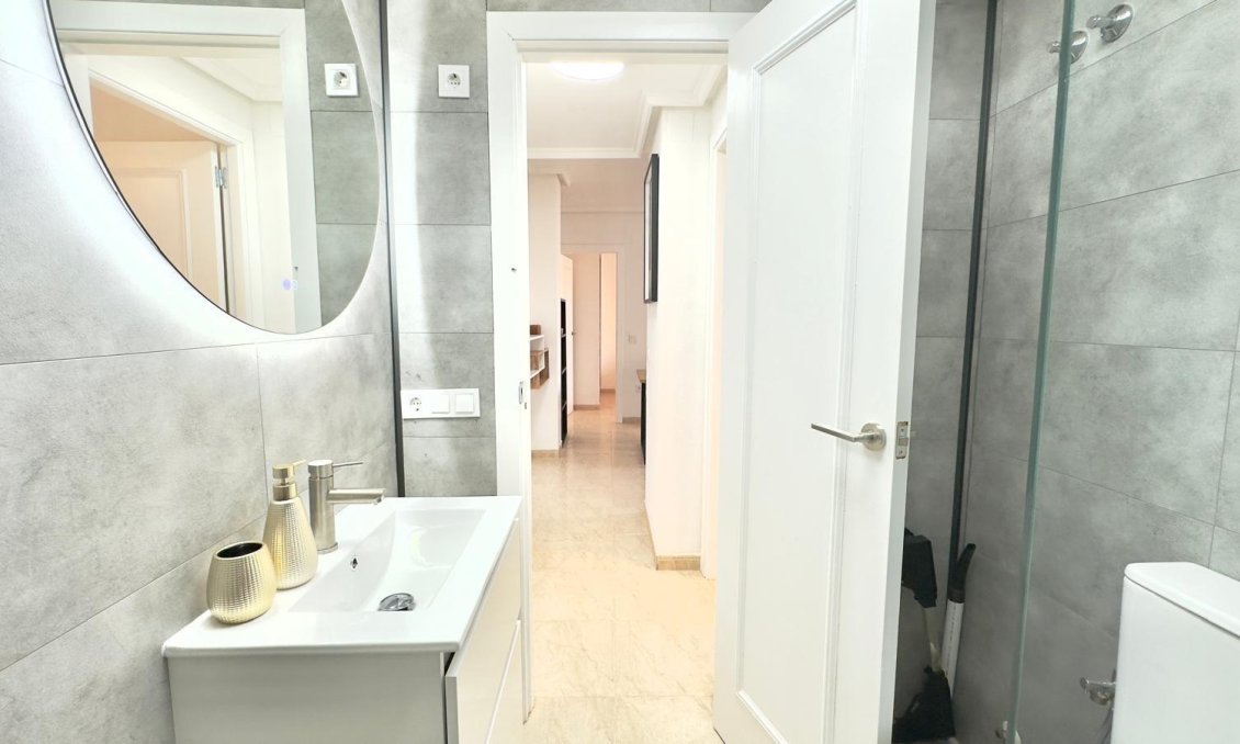 Revânzare - Apartament -
Torrevieja - Centro