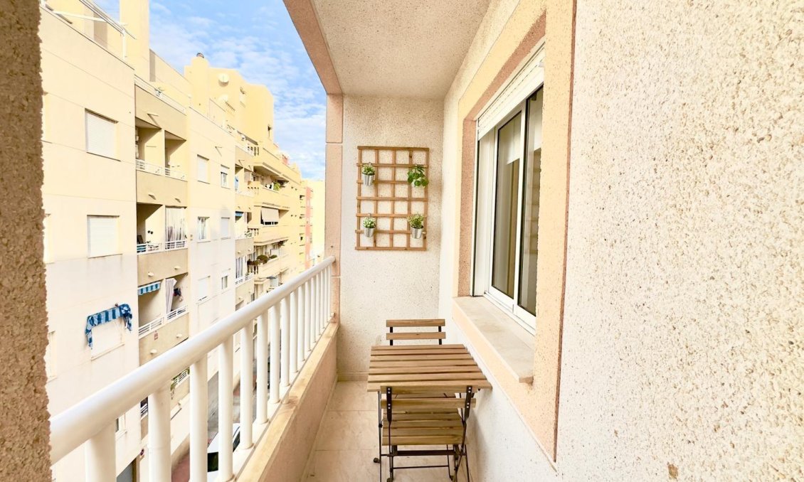 Revânzare - Apartament -
Torrevieja - Centro