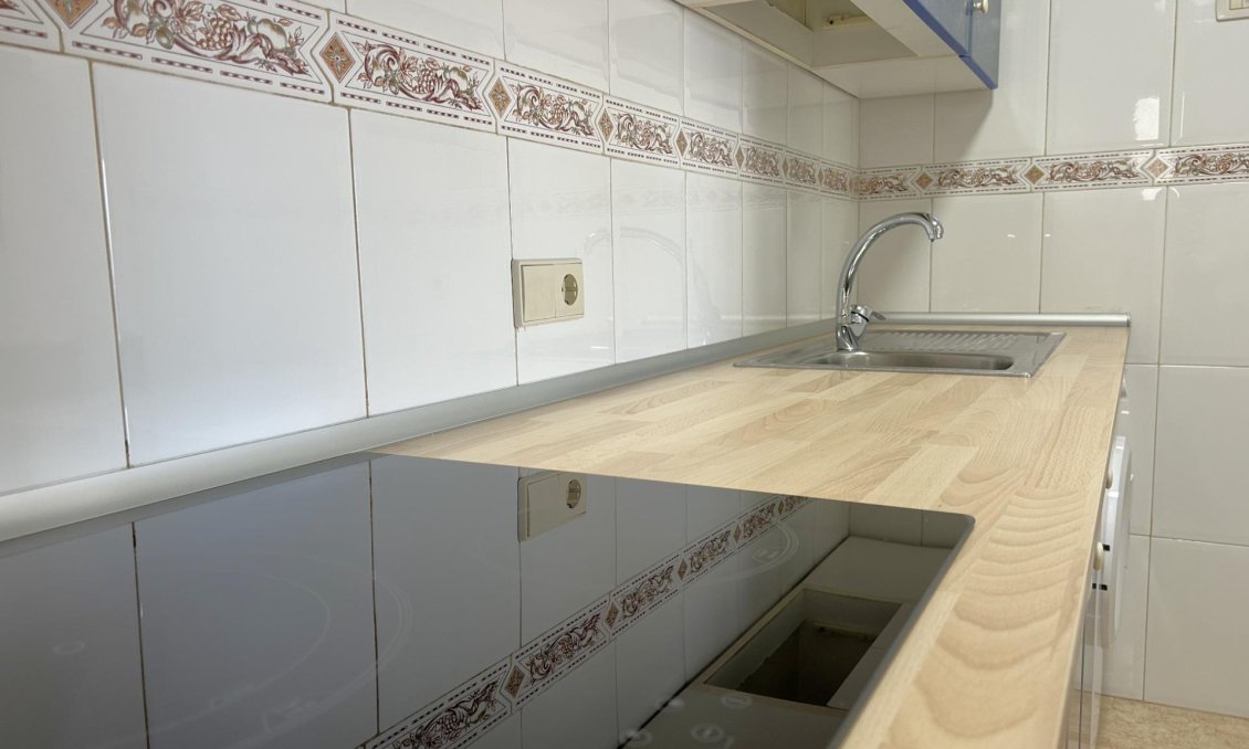 Revânzare - Apartament -
Torrevieja - El Molino