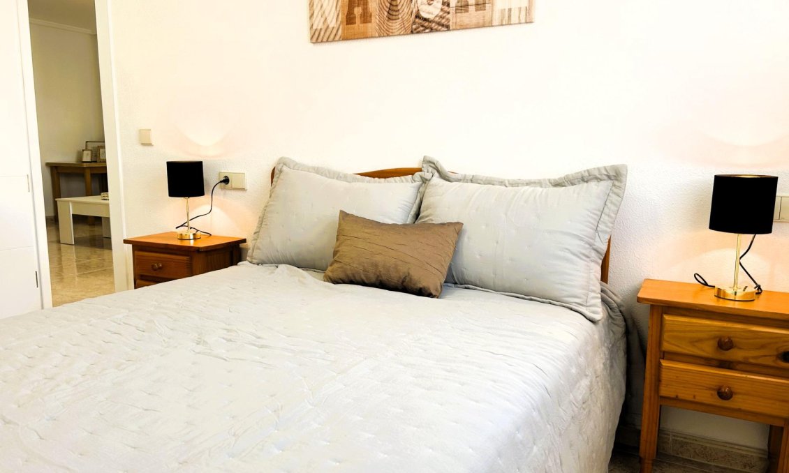 Revânzare - Apartament -
Torrevieja - El Molino