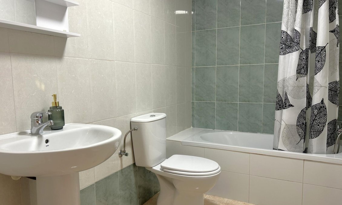 Revânzare - Apartament -
Torrevieja - El Molino