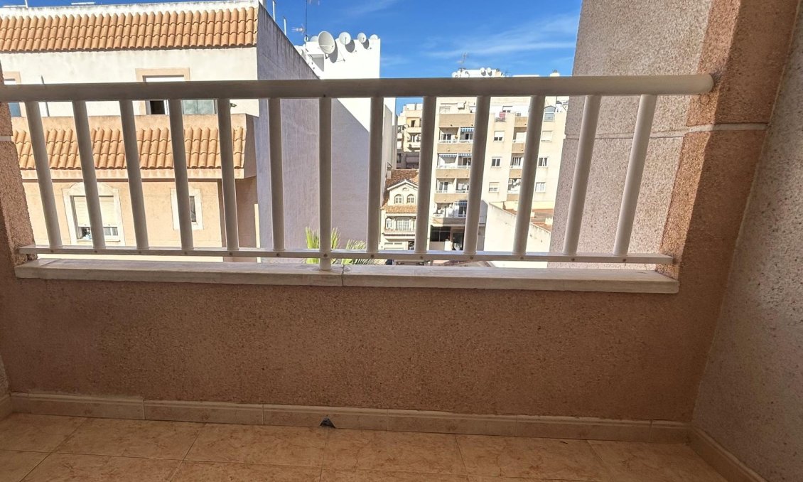 Revânzare - Apartament -
Torrevieja - El Molino