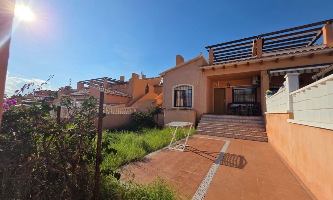 Segunda mano - Bungalow -
Torrevieja - Zona Los Frutales