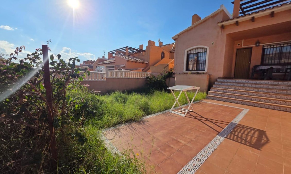 Segunda mano - Bungalow -
Torrevieja - Zona Los Frutales