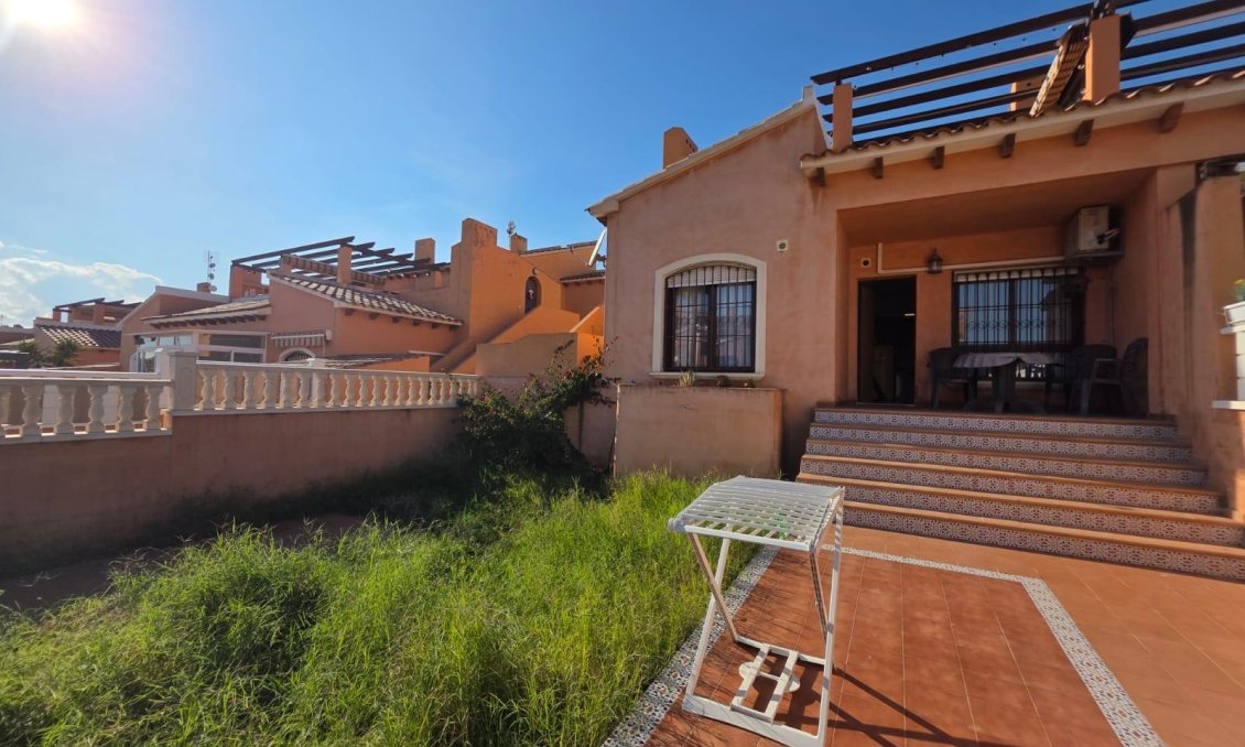 Segunda mano - Bungalow -
Torrevieja - Zona Los Frutales