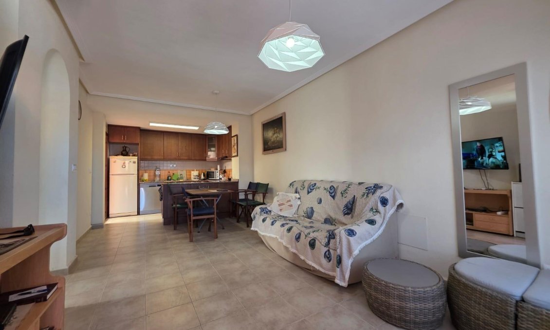 Segunda mano - Bungalow -
Torrevieja - Zona Los Frutales