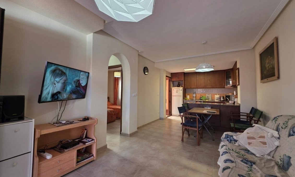 Segunda mano - Bungalow -
Torrevieja - Zona Los Frutales