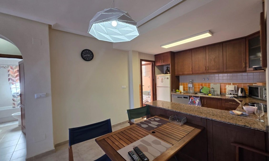 Segunda mano - Bungalow -
Torrevieja - Zona Los Frutales