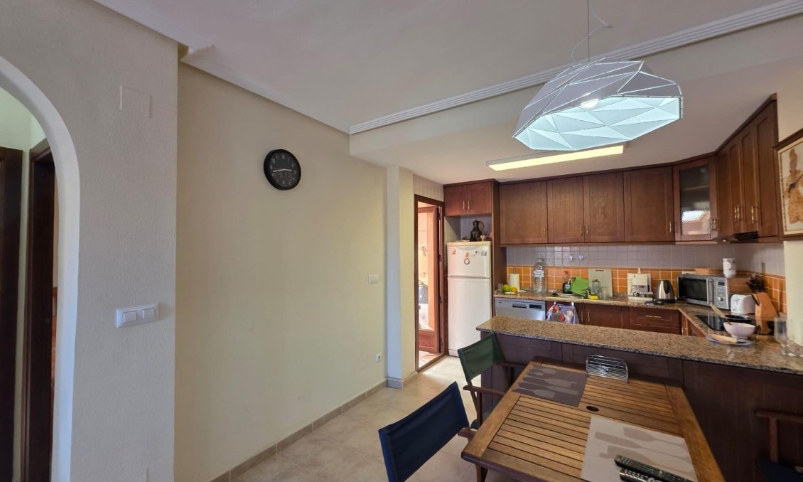 Segunda mano - Bungalow -
Torrevieja - Zona Los Frutales