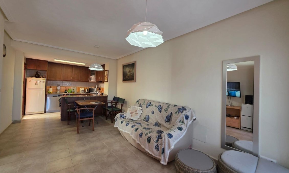 Segunda mano - Bungalow -
Torrevieja - Zona Los Frutales