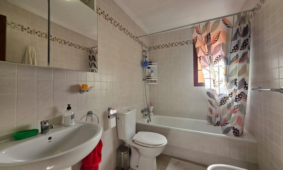 Segunda mano - Bungalow -
Torrevieja - Zona Los Frutales