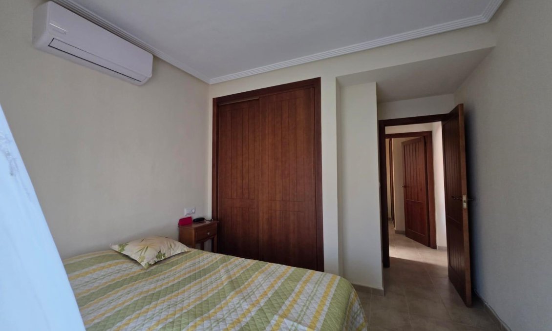 Segunda mano - Bungalow -
Torrevieja - Zona Los Frutales