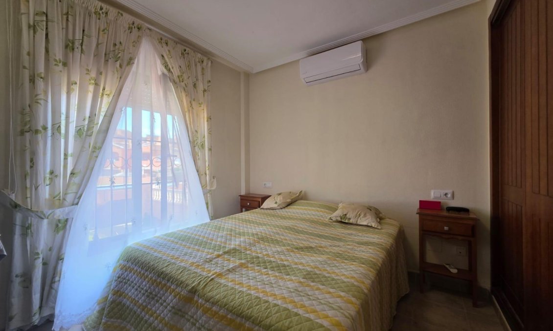 Segunda mano - Bungalow -
Torrevieja - Zona Los Frutales