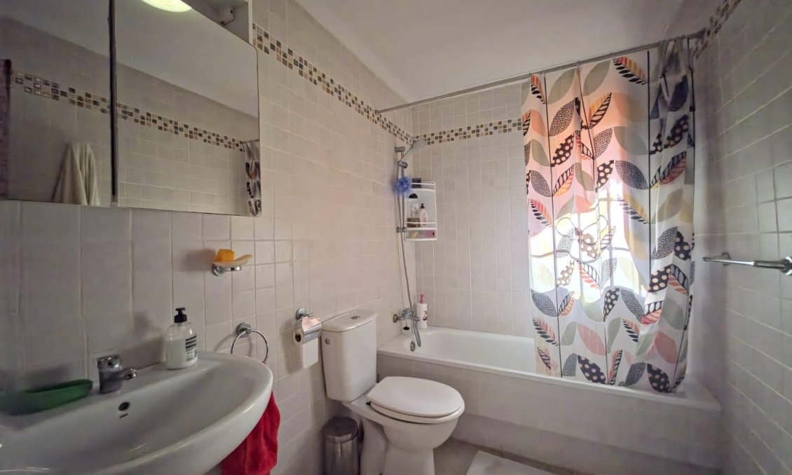 Segunda mano - Bungalow -
Torrevieja - Zona Los Frutales