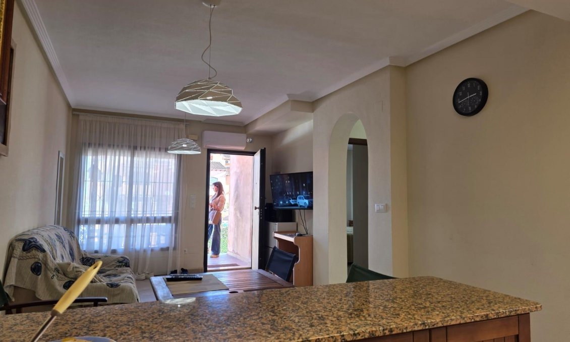 Segunda mano - Bungalow -
Torrevieja - Zona Los Frutales