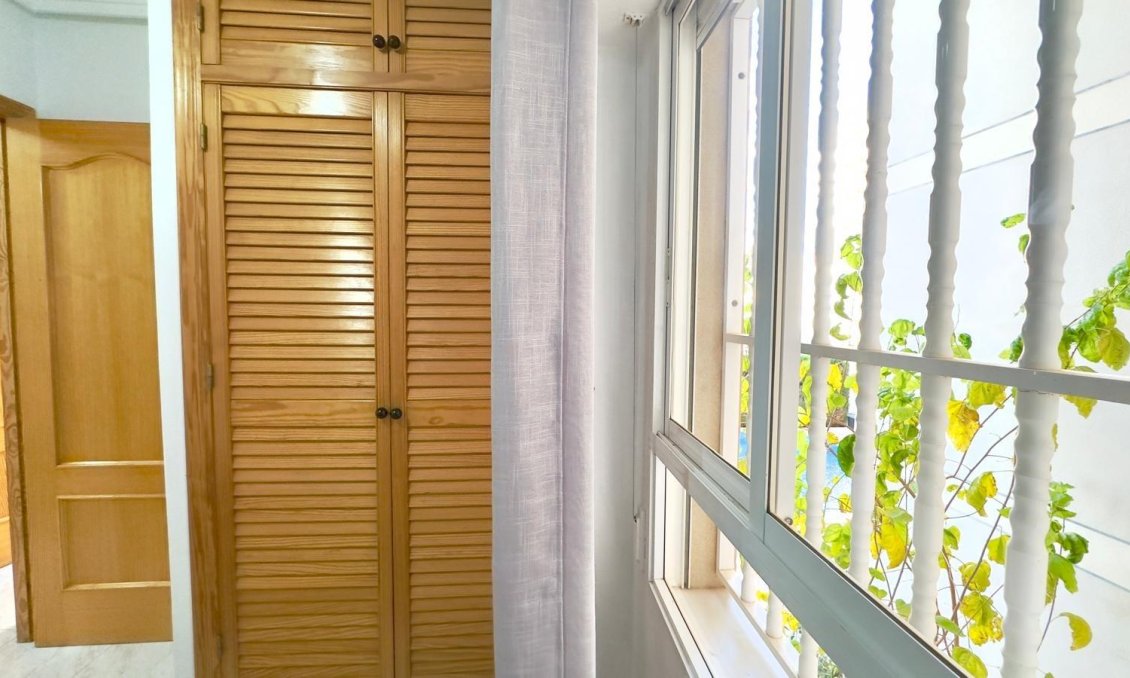 Használt Ingatlanok - Apartman -
Torrevieja - Playa del Cura