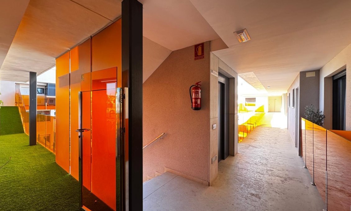 Revânzare - Mansardă -
Torrevieja - Estacion De Autobuses