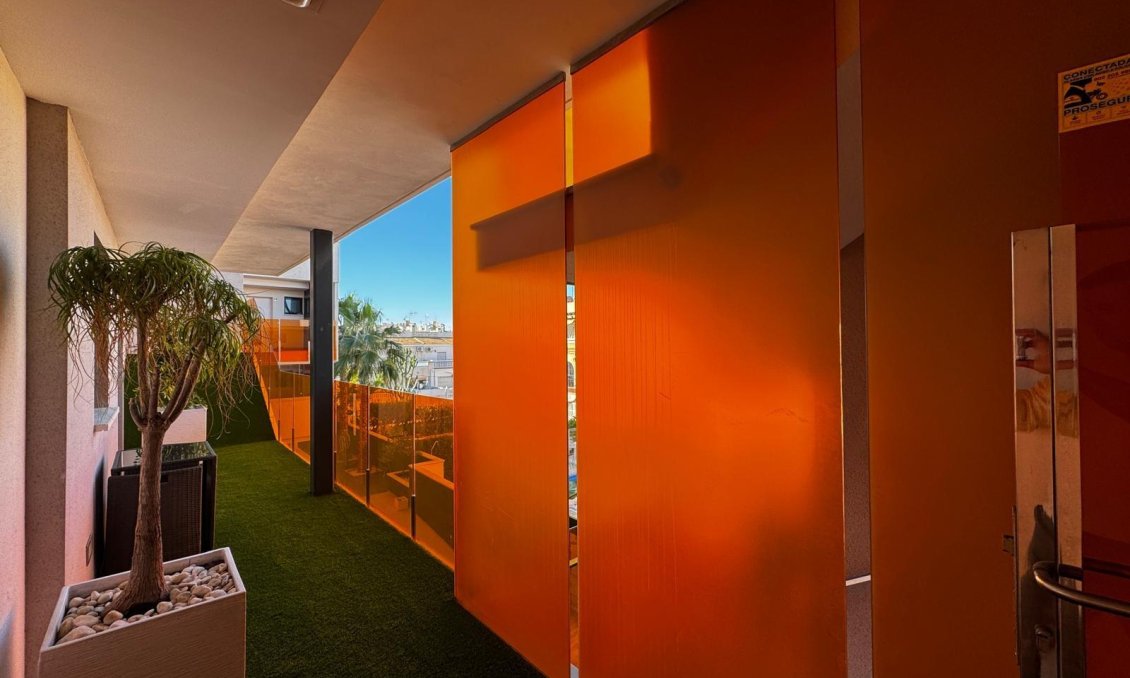 Revânzare - Mansardă -
Torrevieja - Estacion De Autobuses