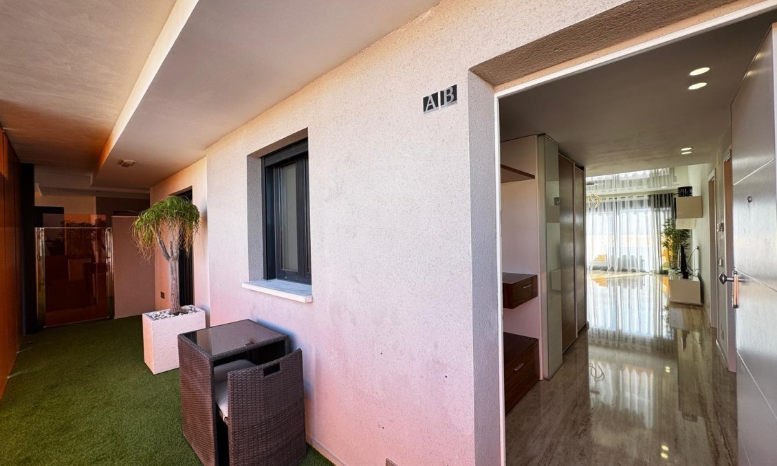 Revânzare - Mansardă -
Torrevieja - Estacion De Autobuses