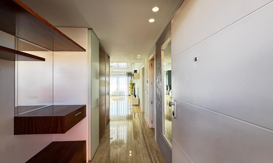 Revânzare - Mansardă -
Torrevieja - Estacion De Autobuses