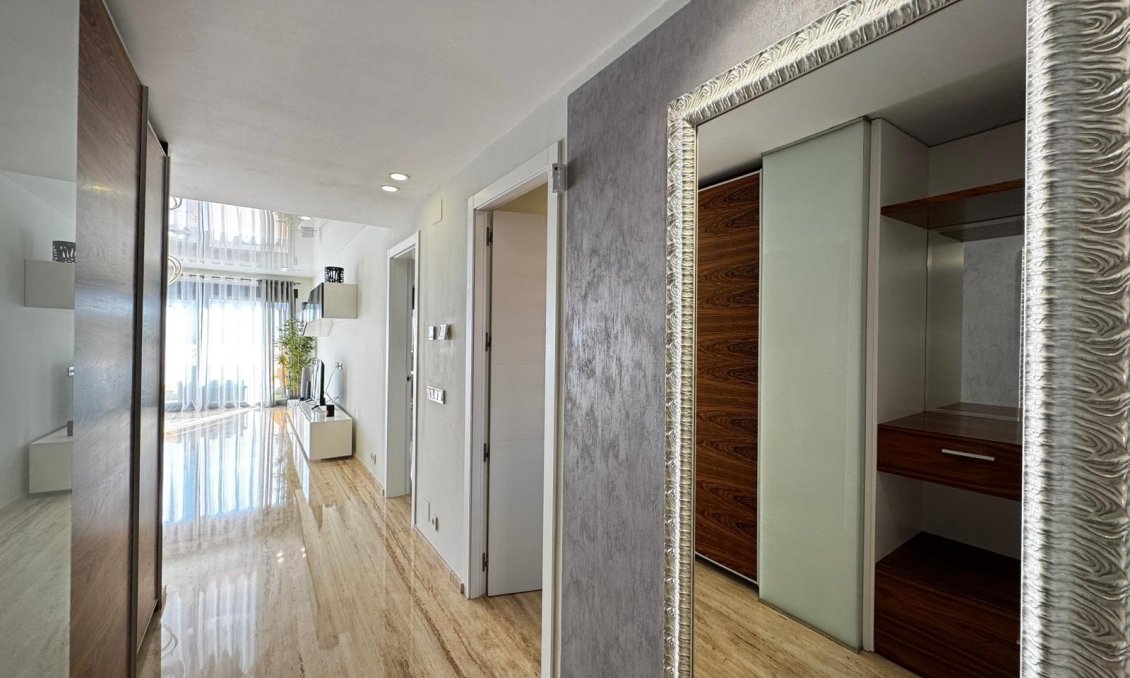 Revânzare - Mansardă -
Torrevieja - Estacion De Autobuses