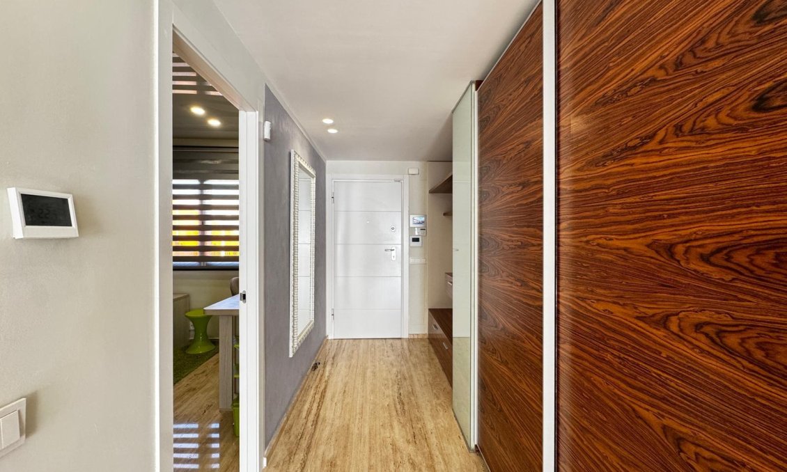 Revânzare - Mansardă -
Torrevieja - Estacion De Autobuses