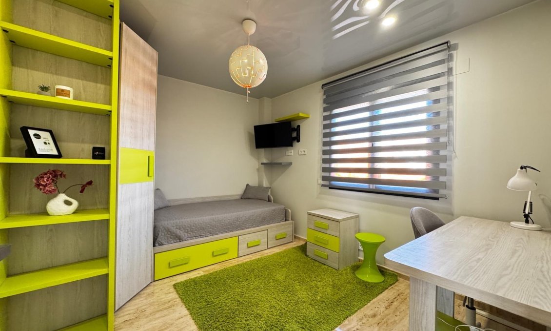 Revânzare - Mansardă -
Torrevieja - Estacion De Autobuses