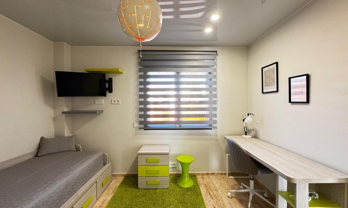 Revânzare - Mansardă -
Torrevieja - Estacion De Autobuses