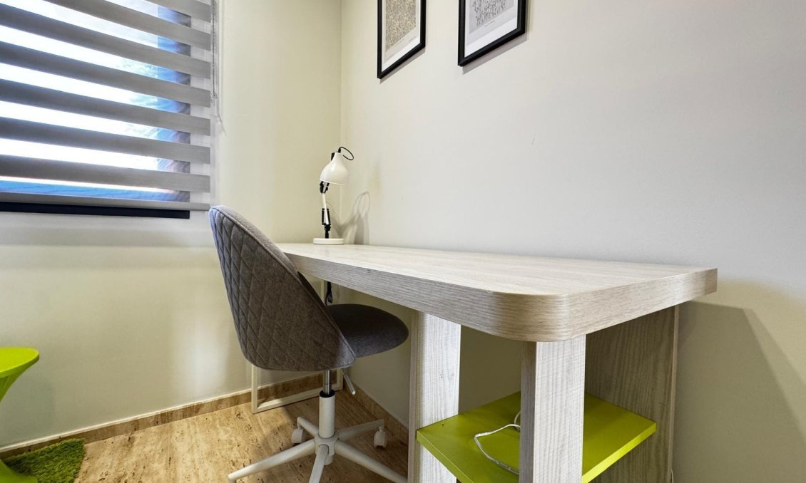 Revânzare - Mansardă -
Torrevieja - Estacion De Autobuses