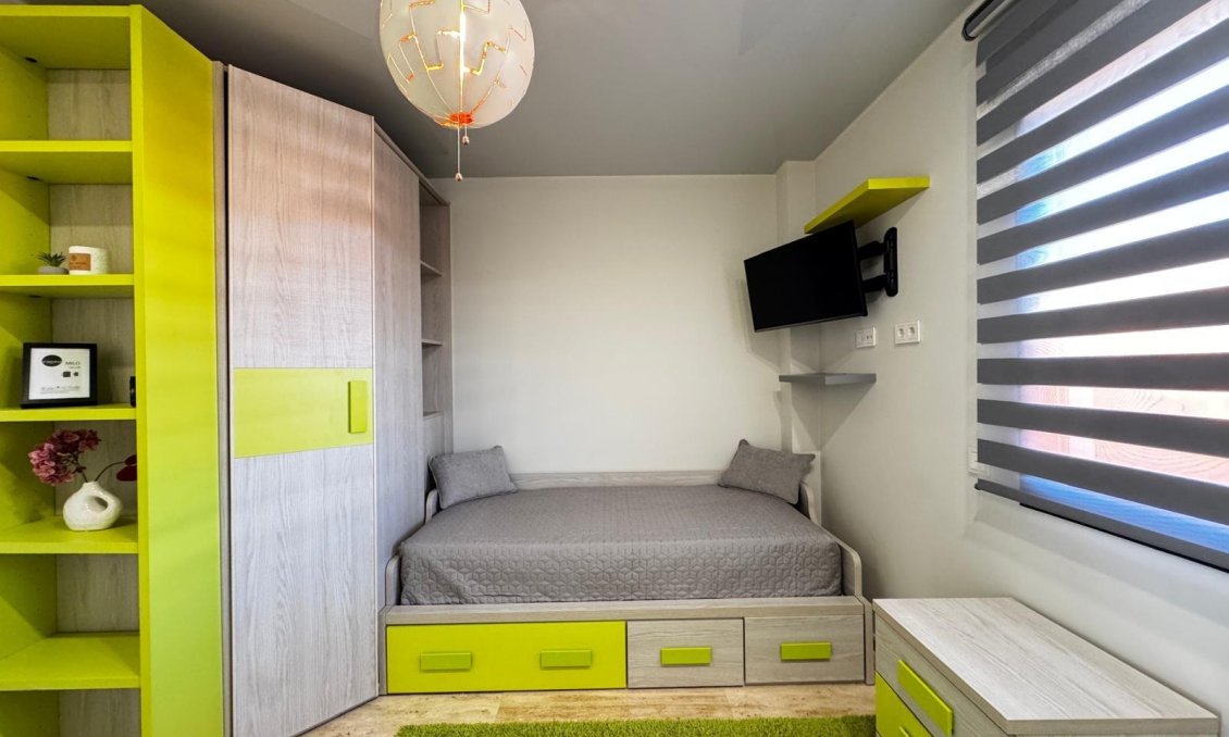 Revânzare - Mansardă -
Torrevieja - Estacion De Autobuses