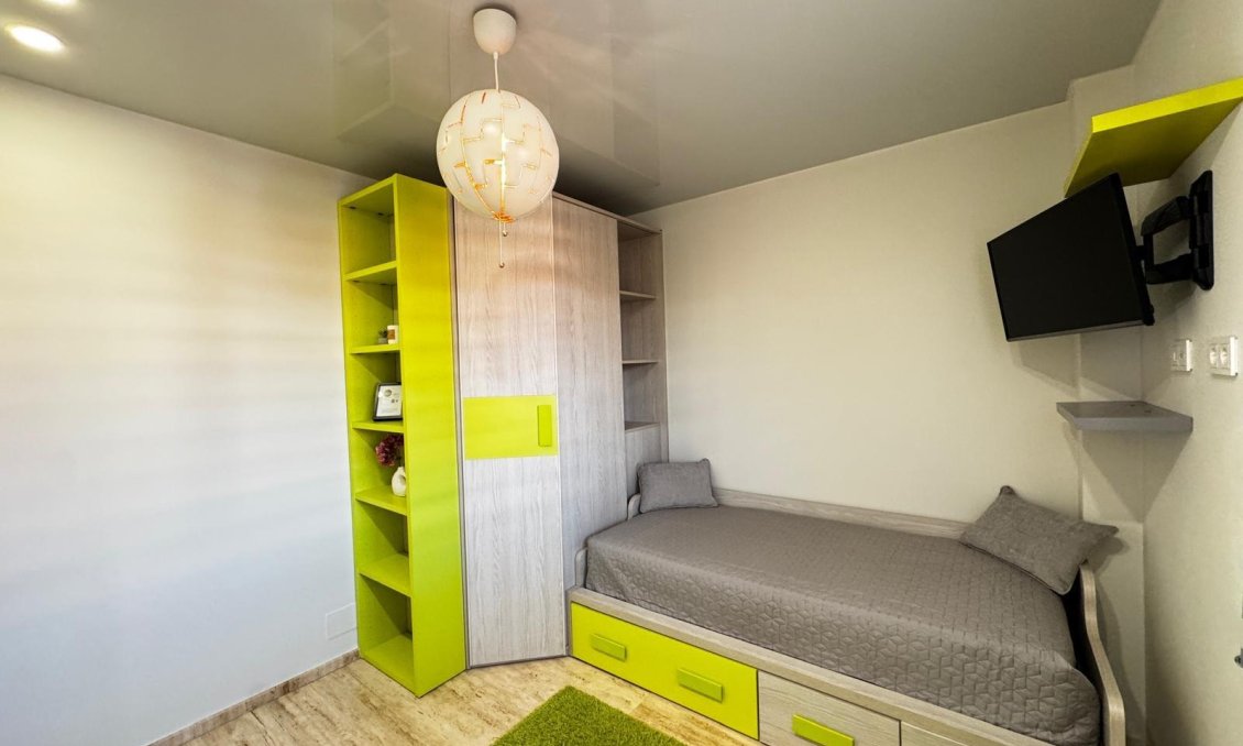 Revânzare - Mansardă -
Torrevieja - Estacion De Autobuses