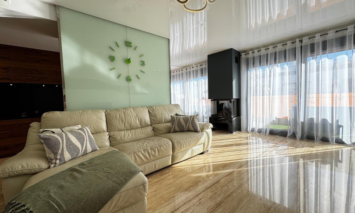 Revânzare - Mansardă -
Torrevieja - Estacion De Autobuses