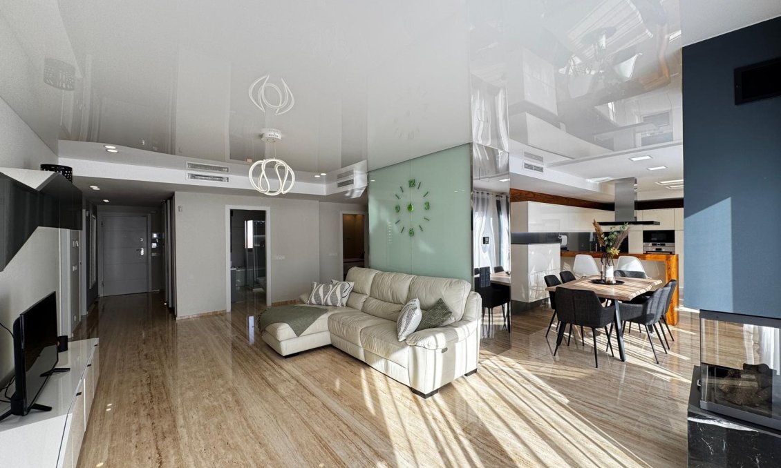 Revânzare - Mansardă -
Torrevieja - Estacion De Autobuses