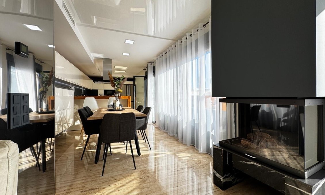 Revânzare - Mansardă -
Torrevieja - Estacion De Autobuses