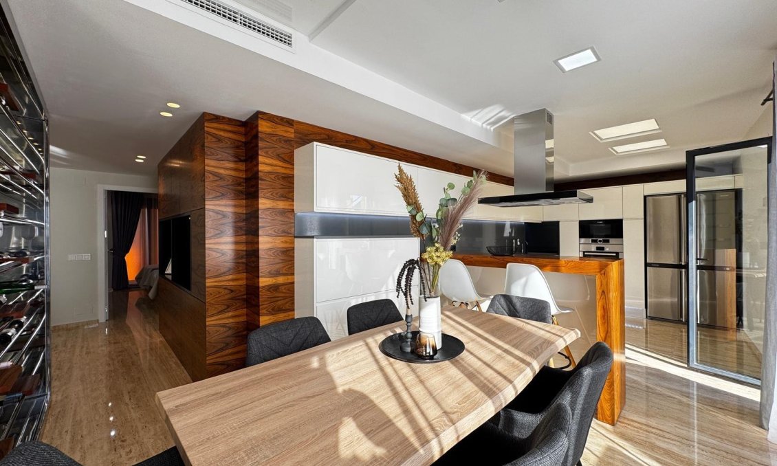 Revânzare - Mansardă -
Torrevieja - Estacion De Autobuses