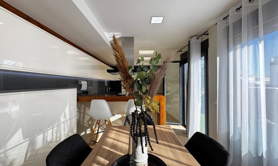 Revânzare - Mansardă -
Torrevieja - Estacion De Autobuses