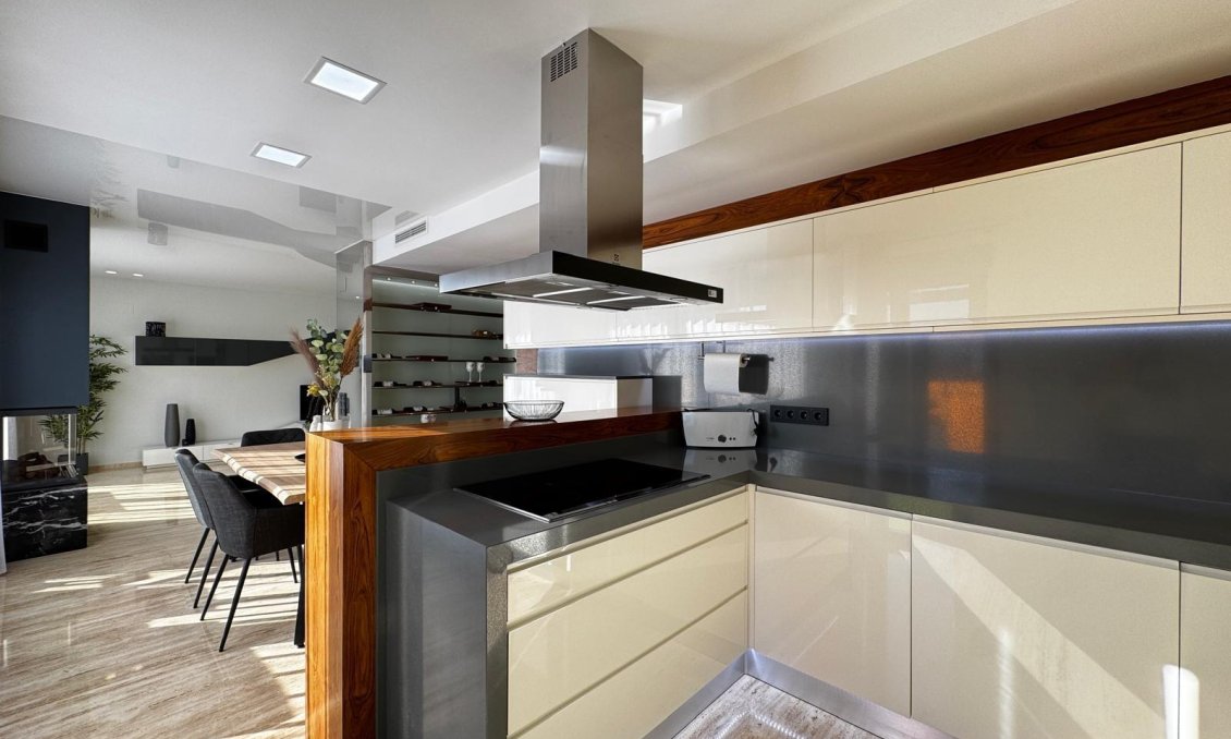 Revânzare - Mansardă -
Torrevieja - Estacion De Autobuses