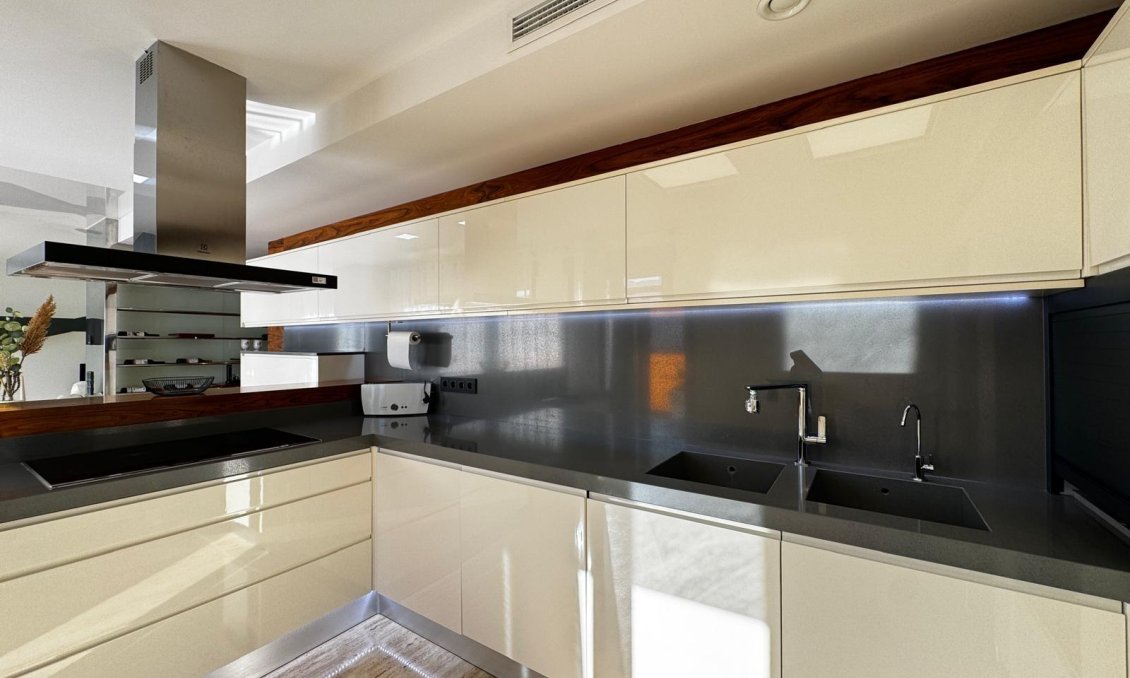 Revânzare - Mansardă -
Torrevieja - Estacion De Autobuses