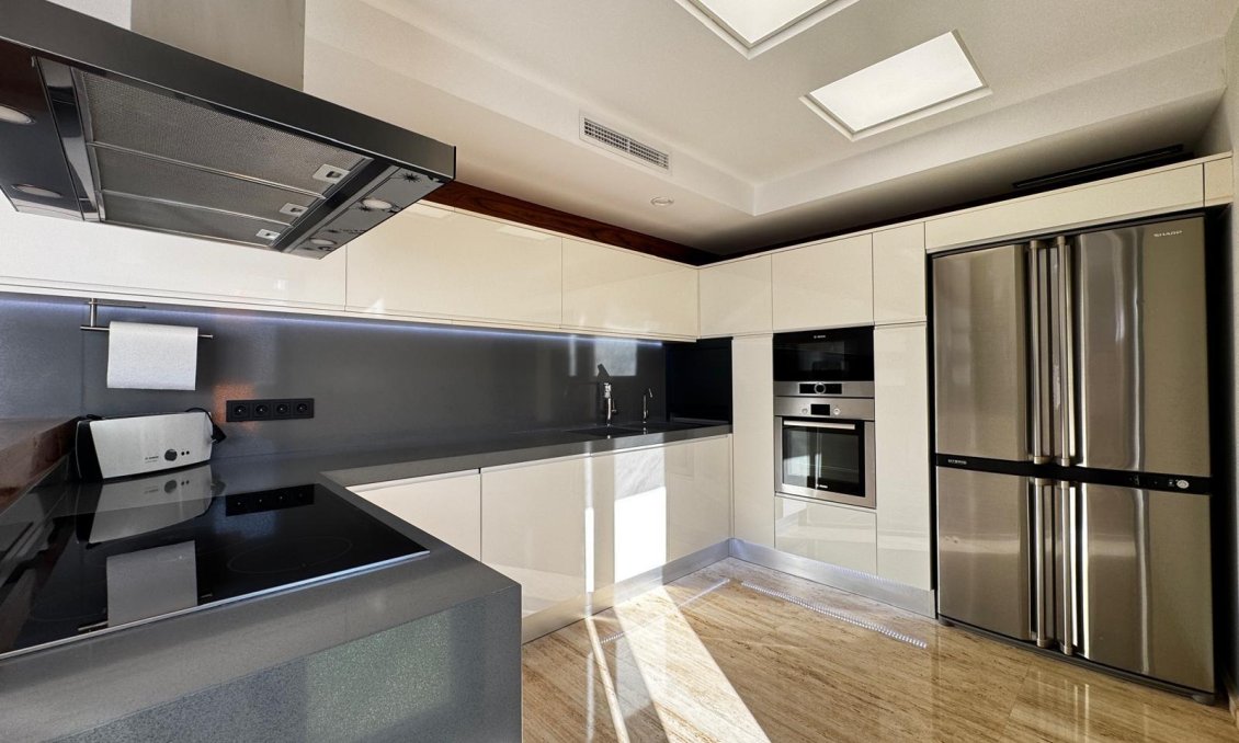 Revânzare - Mansardă -
Torrevieja - Estacion De Autobuses